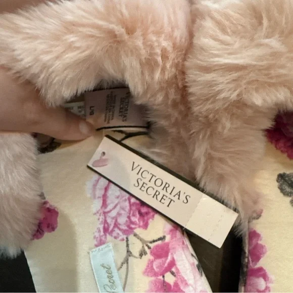 NWT Victoria’s Secret Slippers Floral Flowers Cozy Size Large (9-10) - Picture 5 of 5